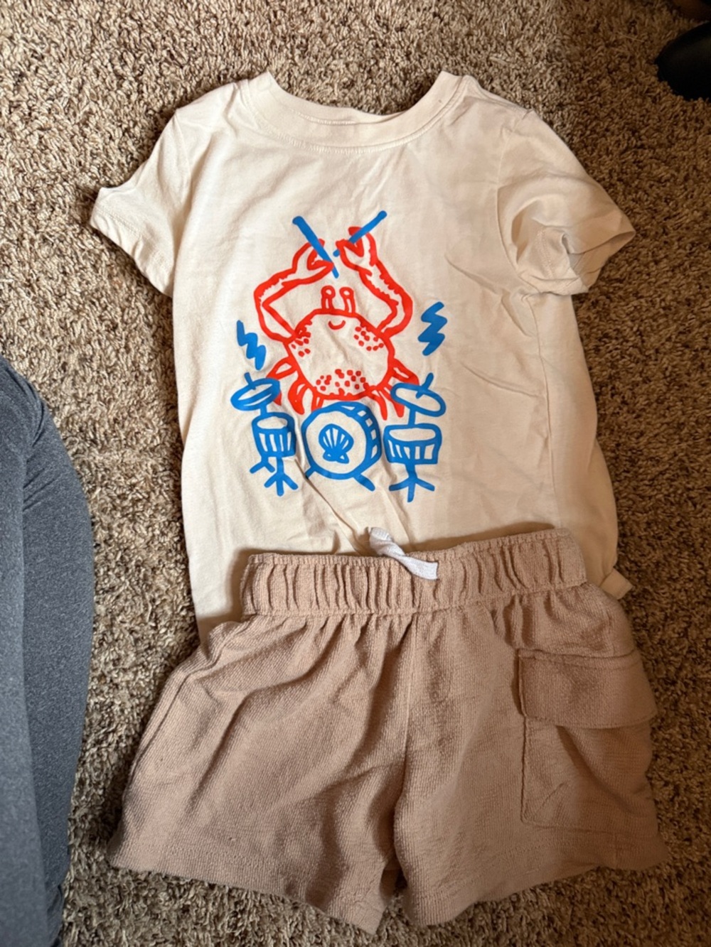 Target Kids Matching Set Cream Tee with Blue and Red Crab Graphic and Tan Shorts